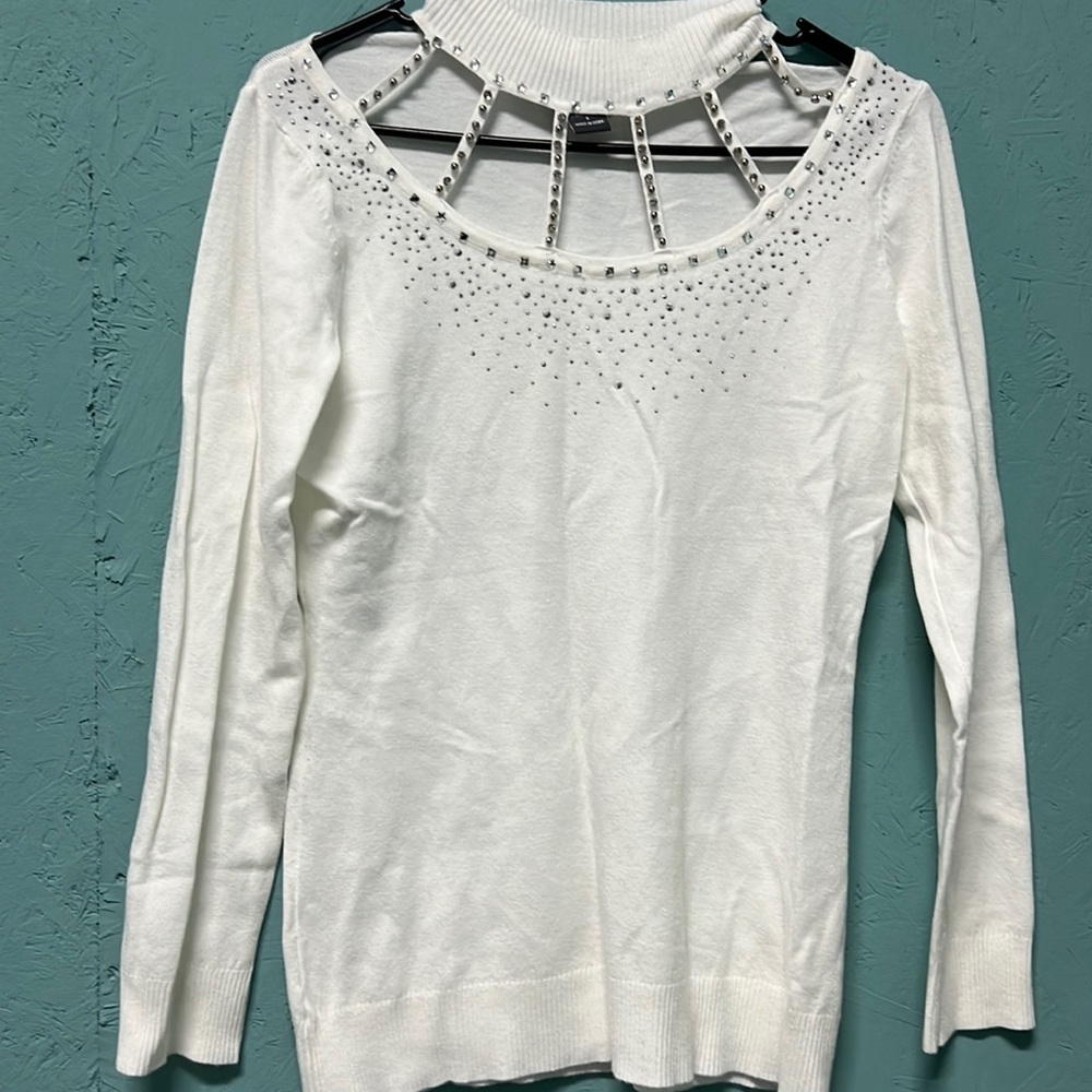 Thin sweater size S, with rhinestones